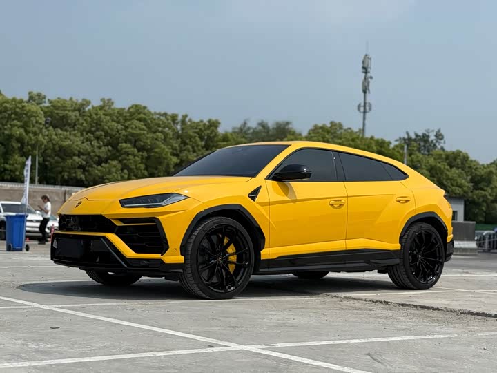 Фото 1 - Lamborghini Urus