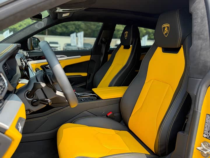 Фото 13 - Lamborghini Urus