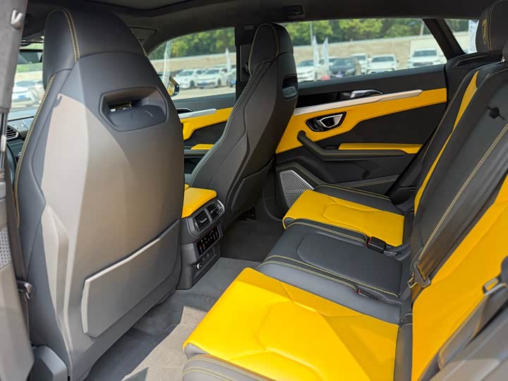 Фото 16 - Lamborghini Urus