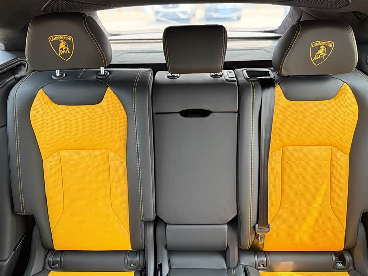 Фото 18 - Lamborghini Urus