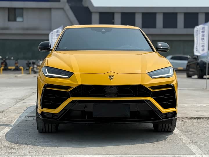Фото 2 - Lamborghini Urus