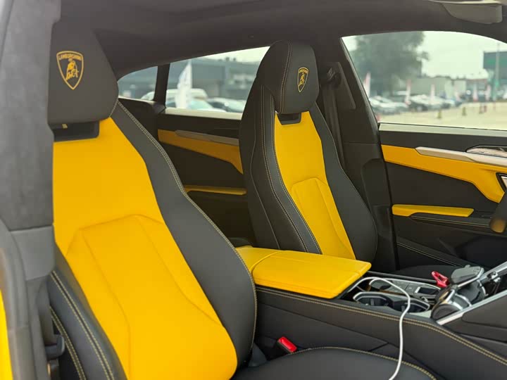 Фото 20 - Lamborghini Urus