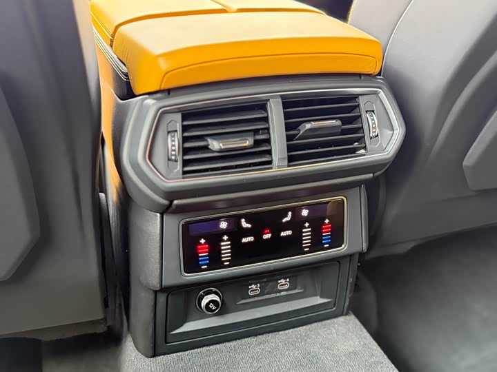 Фото 22 - Lamborghini Urus