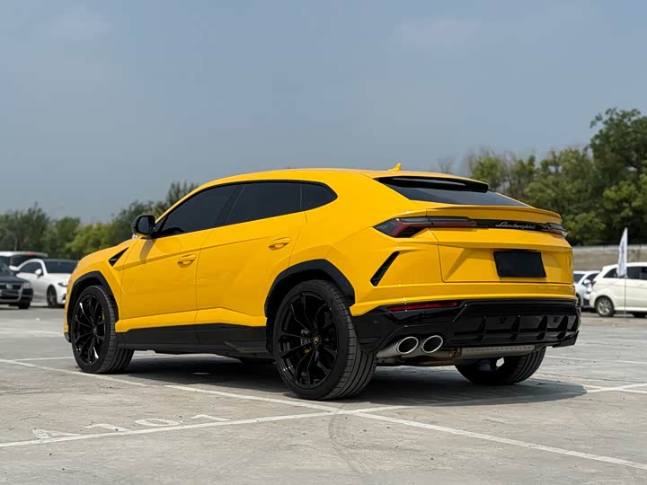 Фото 4 - Lamborghini Urus