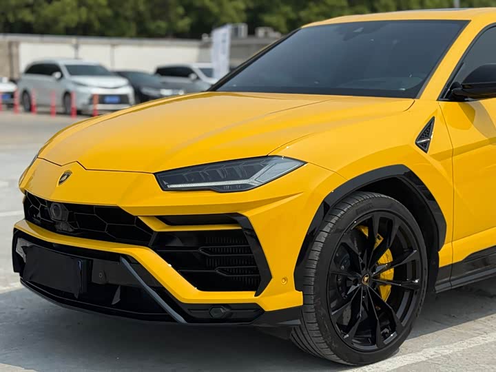 Фото 6 - Lamborghini Urus