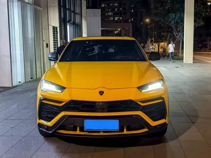 Фото 2 - Lamborghini Urus