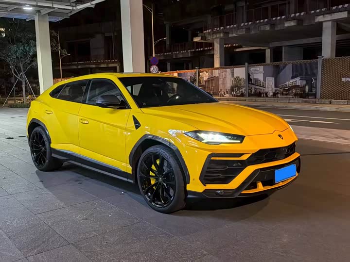 Фото 3 - Lamborghini Urus