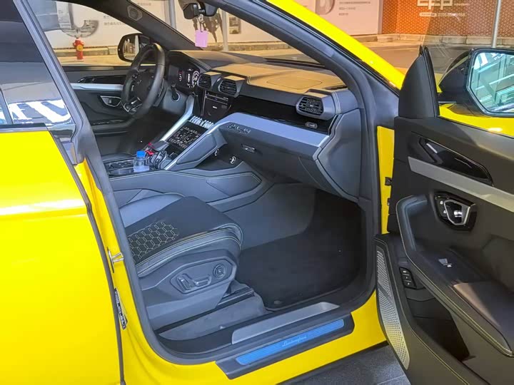 Фото 4 - Lamborghini Urus