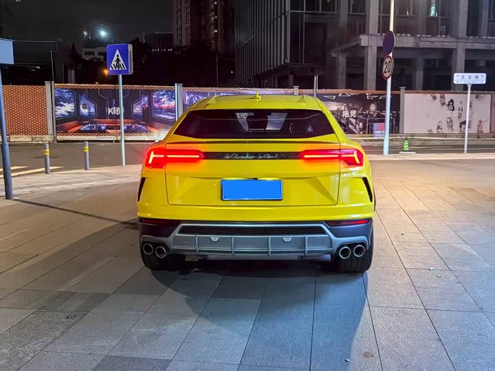 Фото 7 - Lamborghini Urus