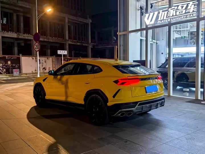 Фото 8 - Lamborghini Urus