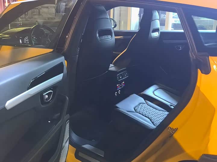 Фото 9 - Lamborghini Urus