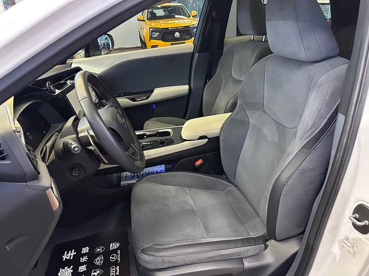 Фото 11 - Lexus RZ