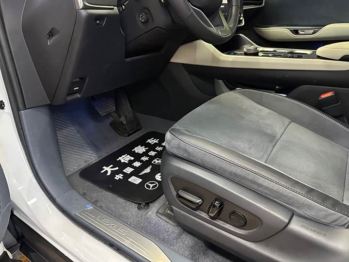 Фото 12 - Lexus RZ