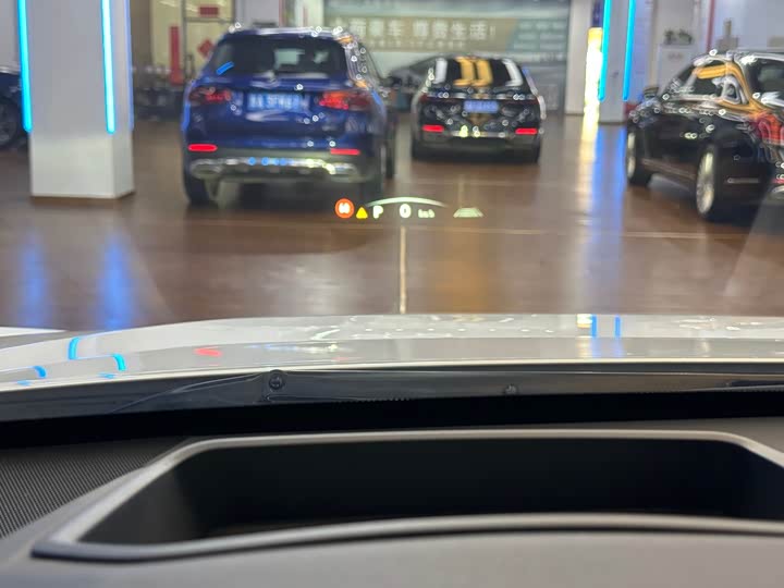 Фото 19 - Lexus RZ