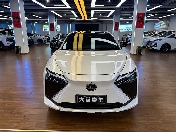 Фото 2 - Lexus RZ