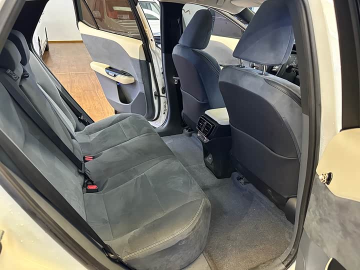 Фото 22 - Lexus RZ