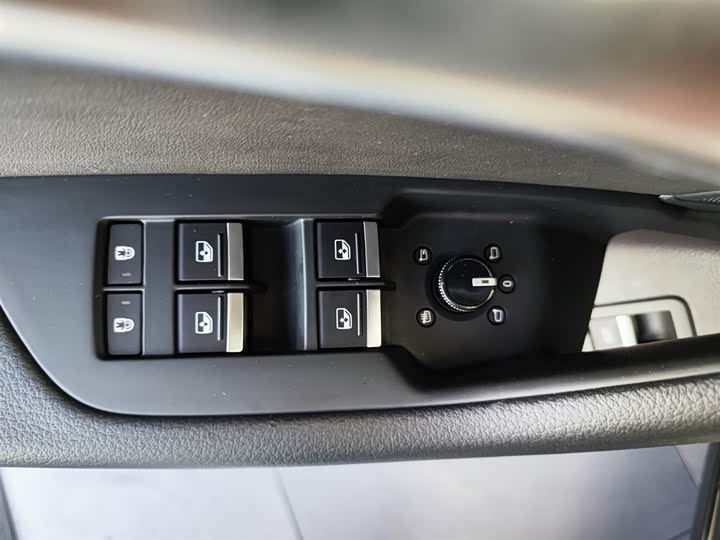 Фото 18 - Audi A6L