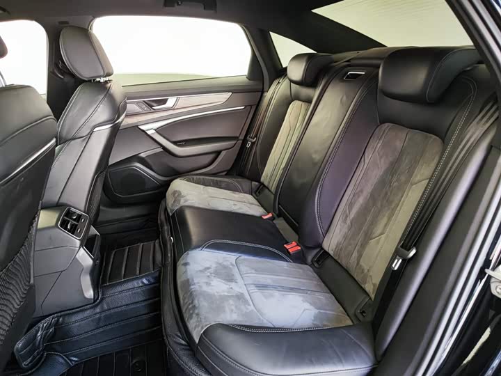 Фото 23 - Audi A6L