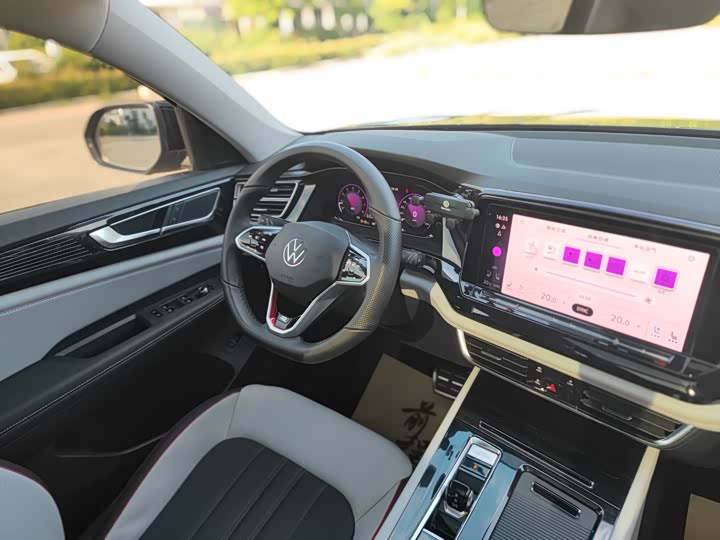 Фото 15 - Volkswagen Teramont X