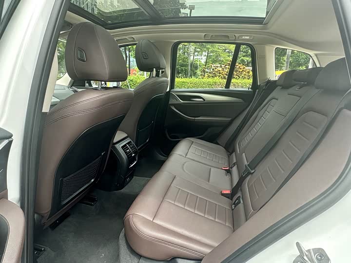 Фото 10 - BMW iX3