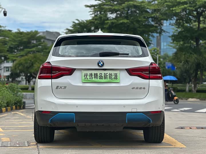 Фото 8 - BMW iX3