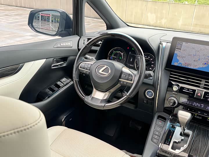 Фото 10 - Lexus LM