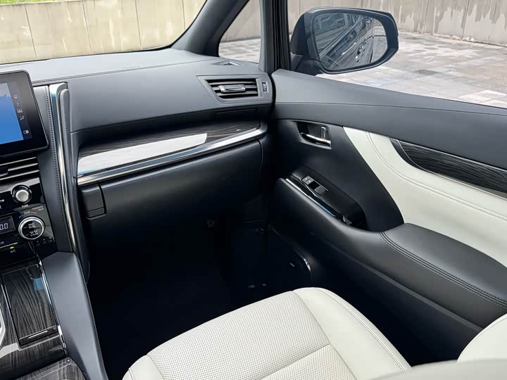 Фото 14 - Lexus LM