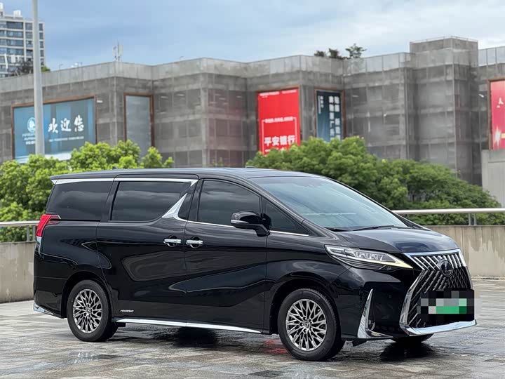 Фото 2 - Lexus LM