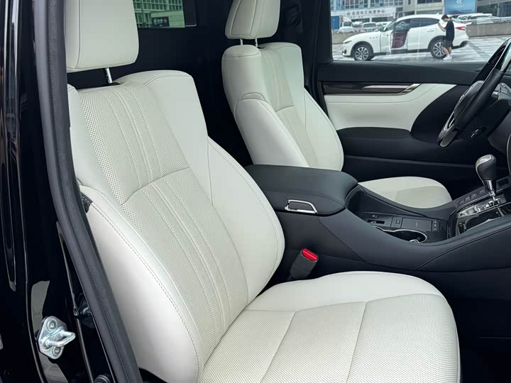 Фото 20 - Lexus LM