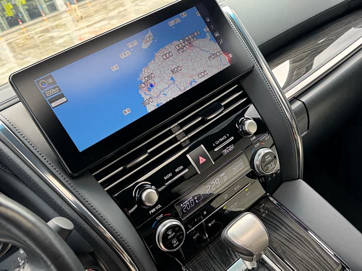 Фото 27 - Lexus LM