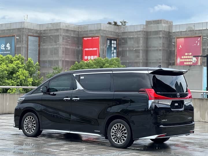 Фото 5 - Lexus LM