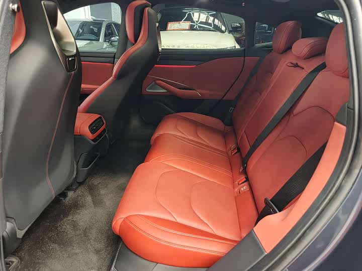 Фото 12 - Xiaomi SU7