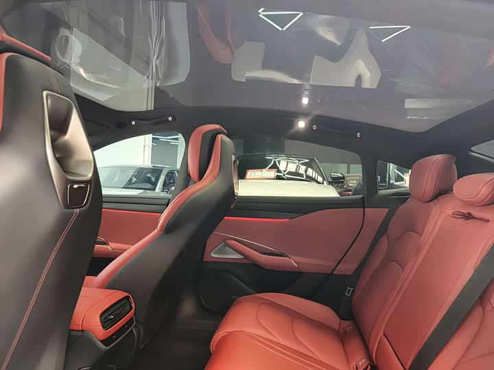 Фото 13 - Xiaomi SU7