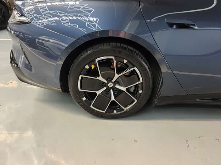 Фото 14 - Xiaomi SU7