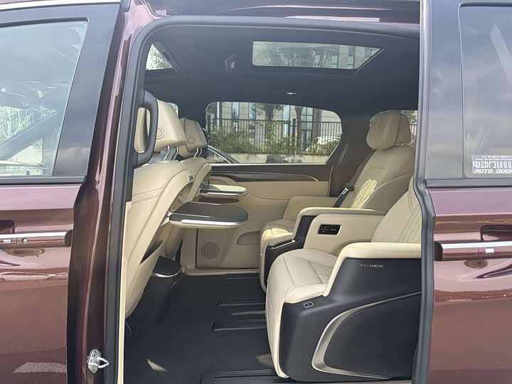 Фото 6 - Buick GL8 ES