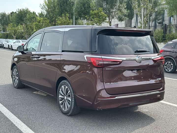 Фото 9 - Buick GL8 ES