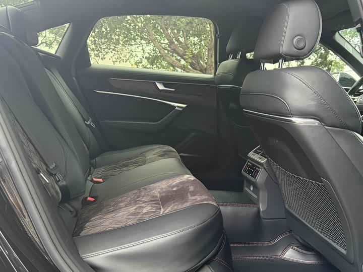 Фото 10 - Audi A6L