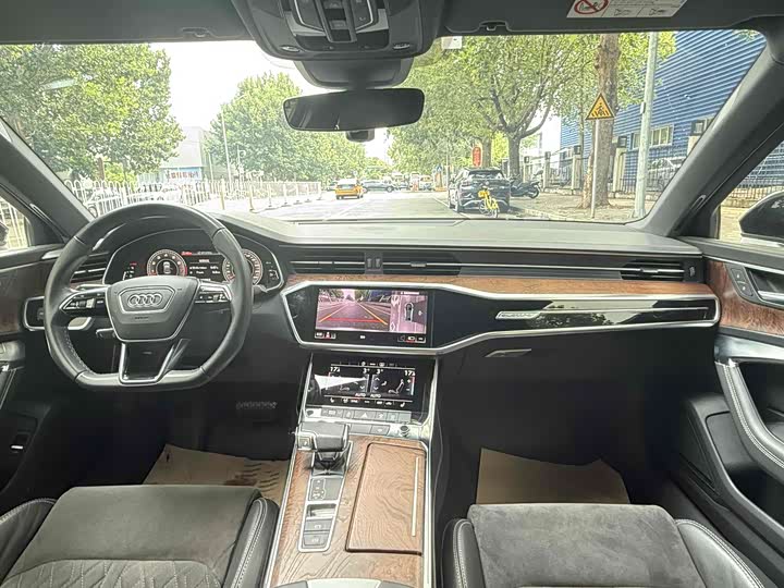 Фото 12 - Audi A6L