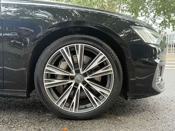 Фото 17 - Audi A6L