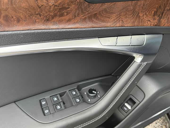 Фото 23 - Audi A6L