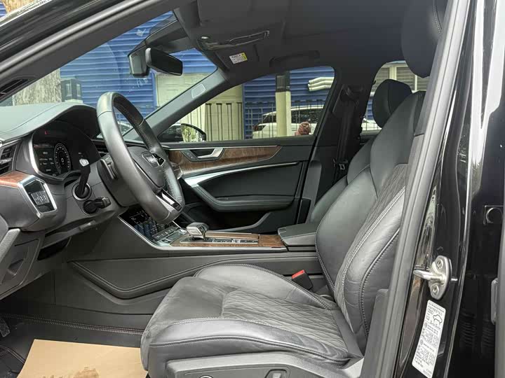 Фото 24 - Audi A6L