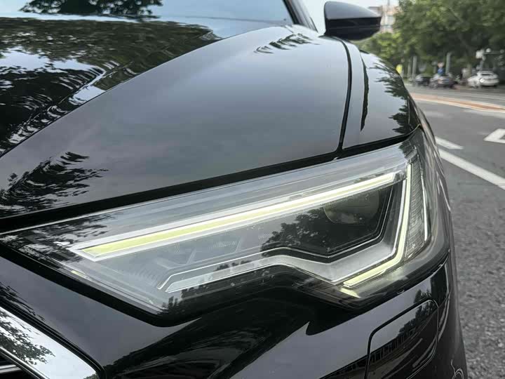 Фото 8 - Audi A6L