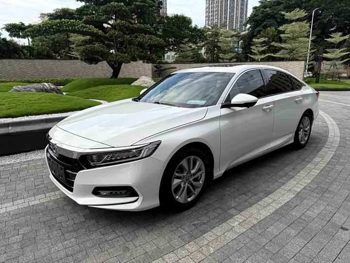 Фото 1 - Honda Accord