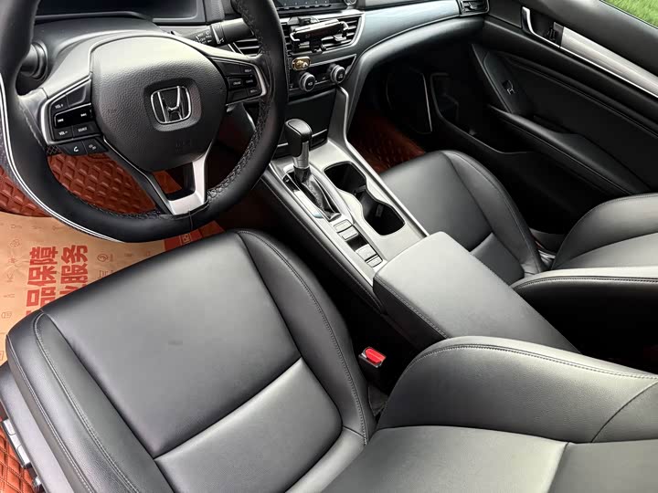 Фото 14 - Honda Accord