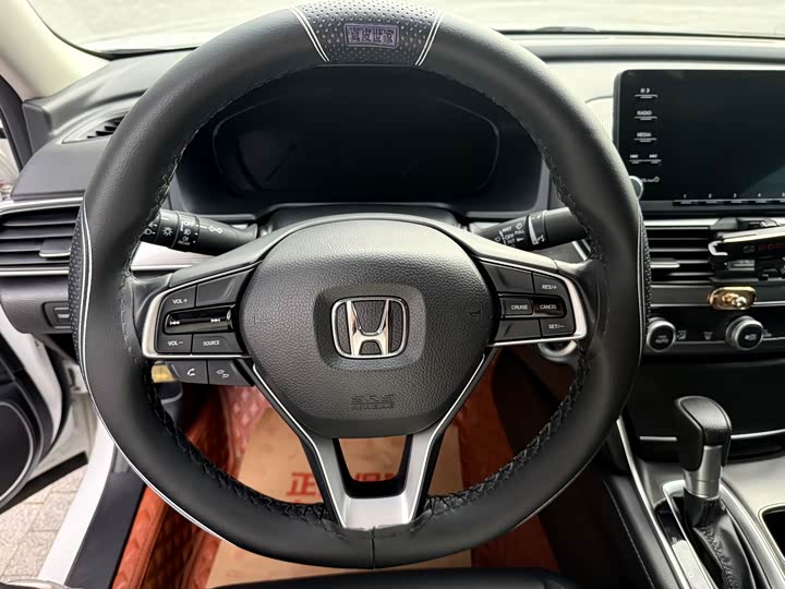 Фото 17 - Honda Accord