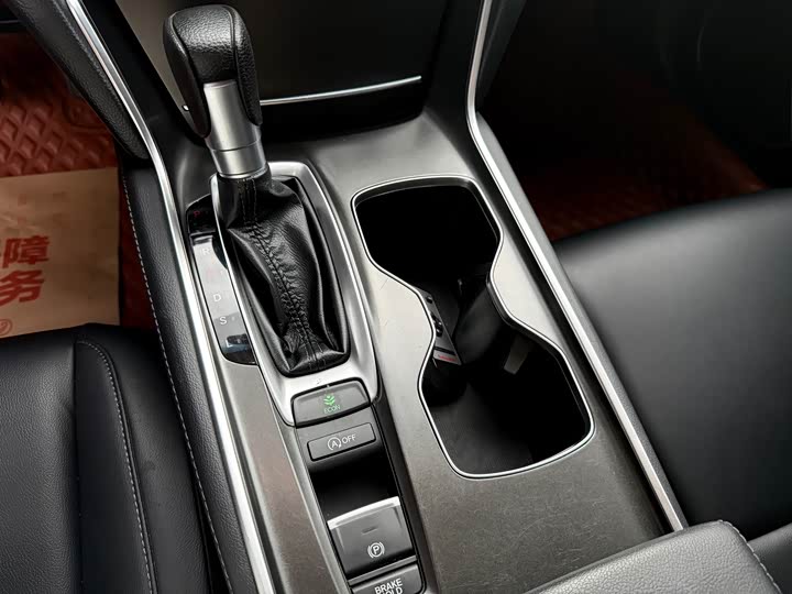 Фото 19 - Honda Accord