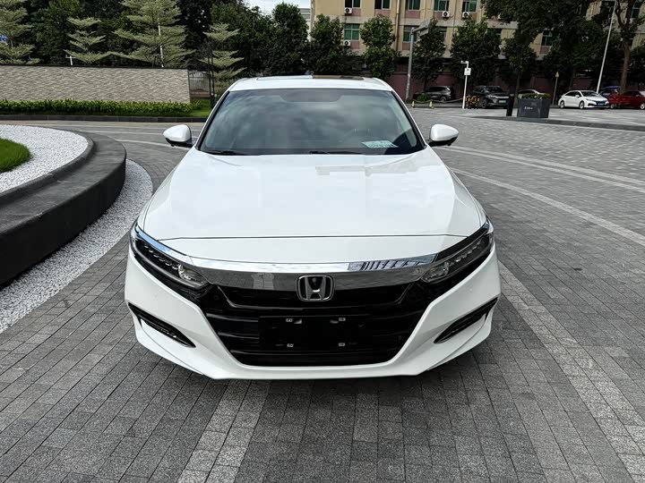 Фото 2 - Honda Accord