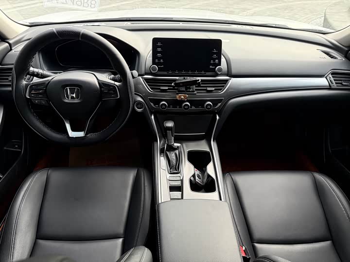 Фото 24 - Honda Accord