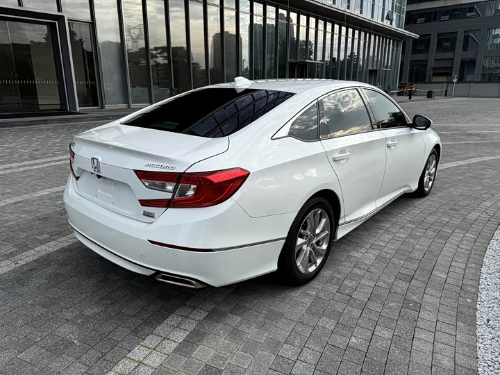 Фото 4 - Honda Accord