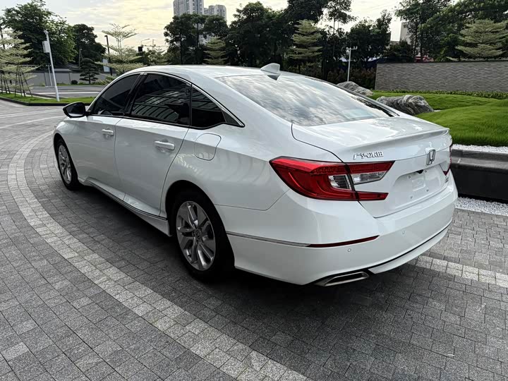 Фото 6 - Honda Accord